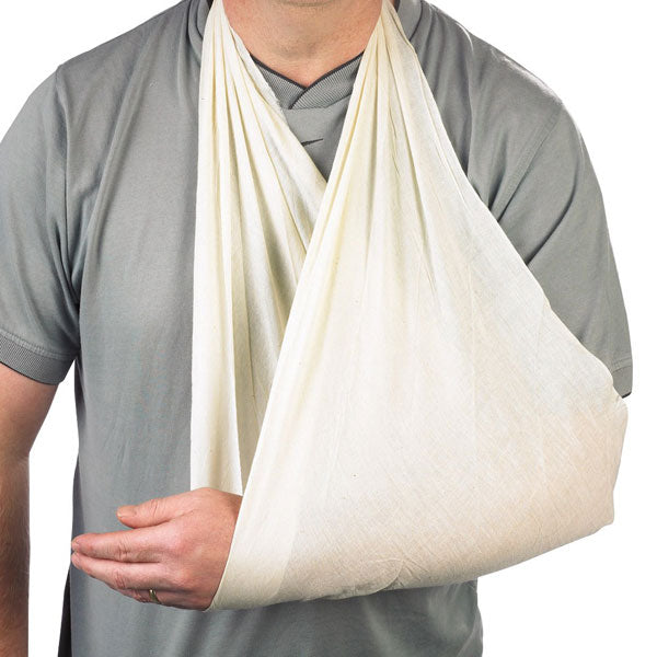 CLICK MEDICAL 30gms NON WOVEN TRIANGULAR BANDAGE